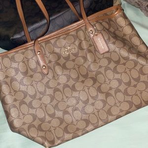 Coach light brown shoulder bag